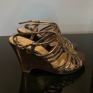 vintage TAHARI wedges- becky- women’s 6 medium/ open to negotiate price